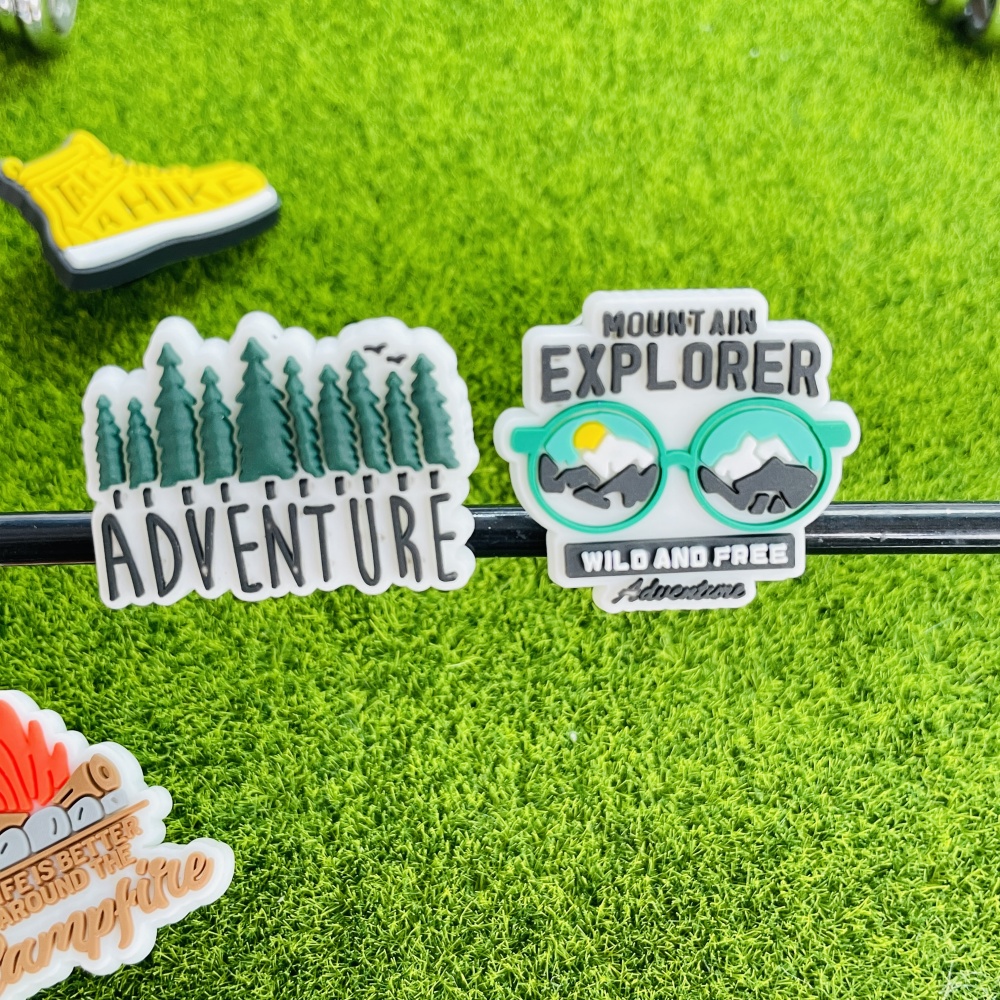 16 adornos para zapatos de cam - Outdoor Adventure Birthday Party reseña y precio