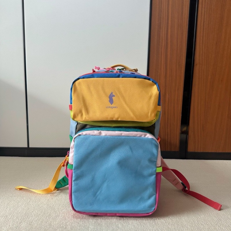 Mochila Color Block Dopamine,  - Outdoor Adventure Trips reseña y precio